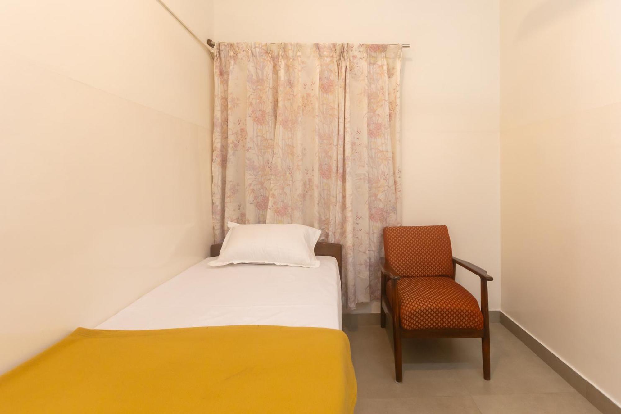 Sri Ramakrishna Hotel Bangalore Exterior photo