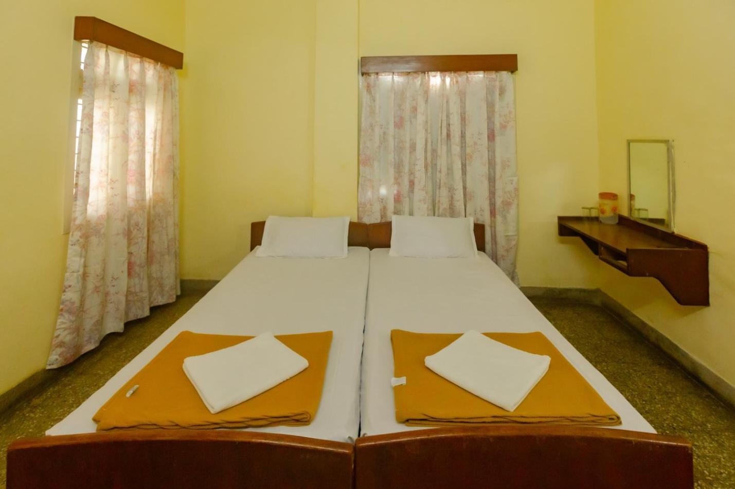 Sri Ramakrishna Hotel Bangalore Exterior photo