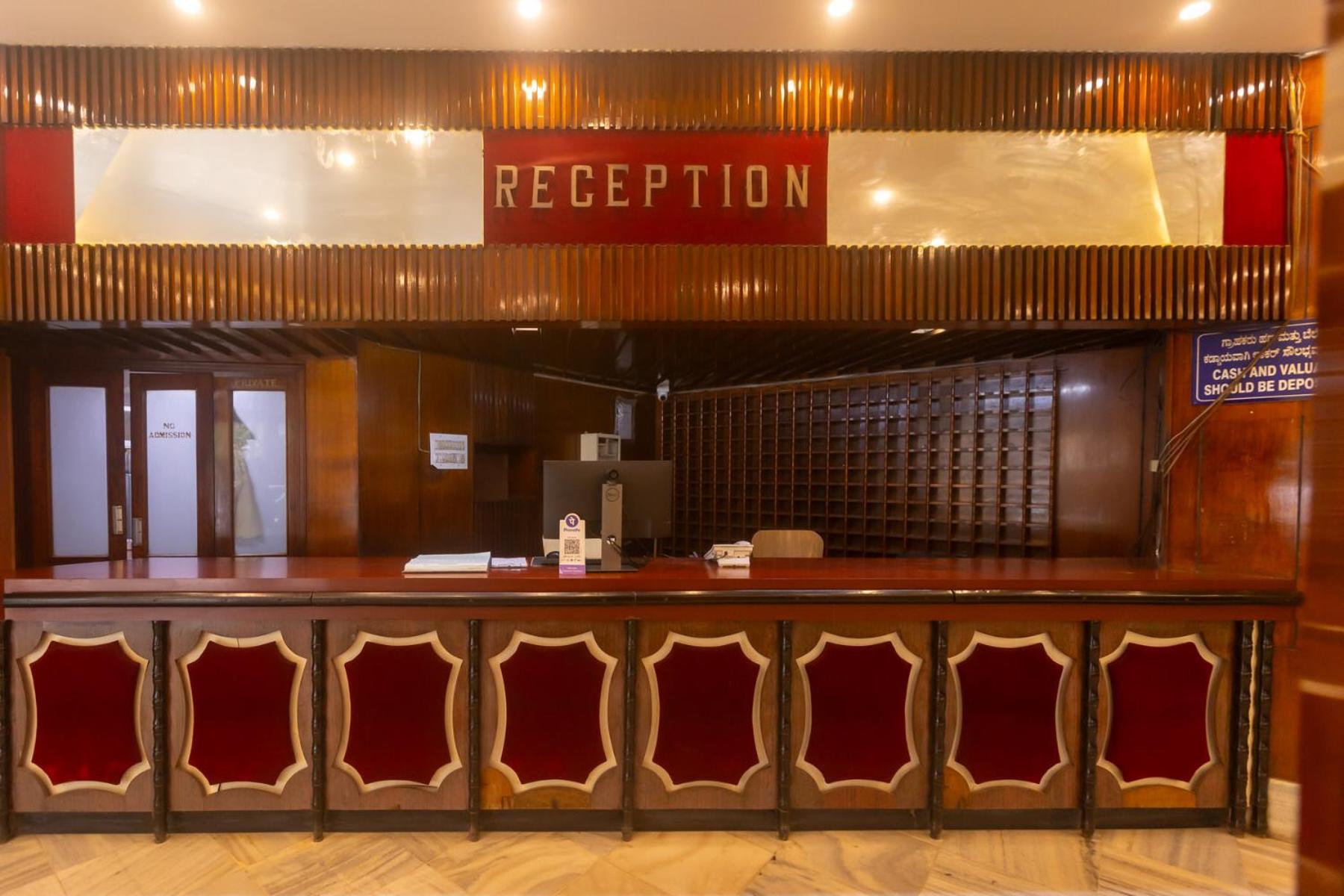 Sri Ramakrishna Hotel Bangalore Exterior photo
