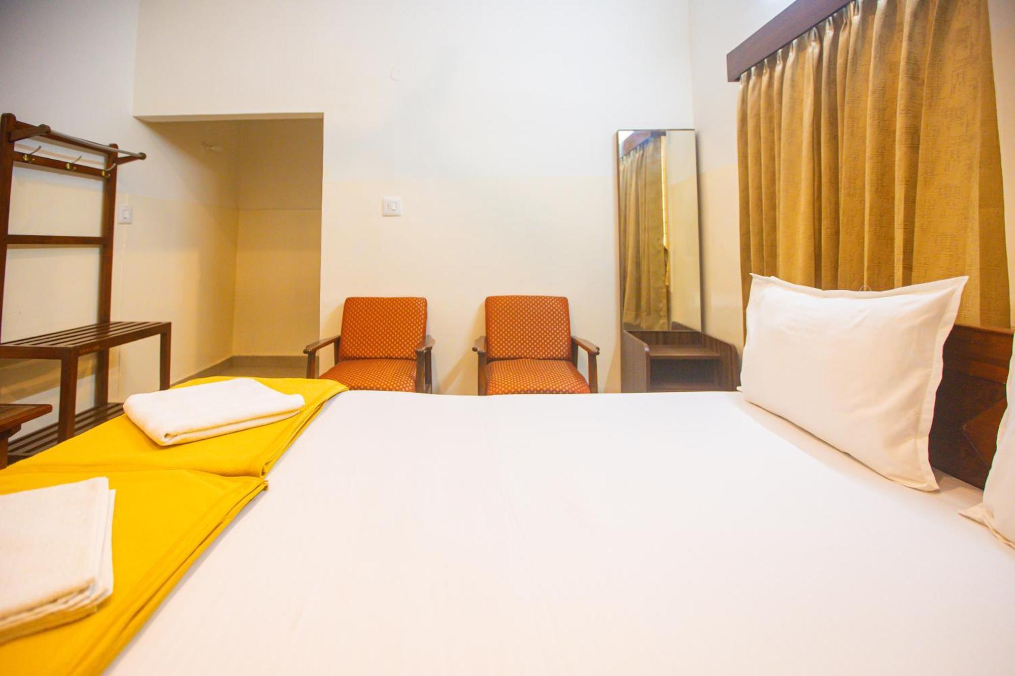 Sri Ramakrishna Hotel Bangalore Exterior photo