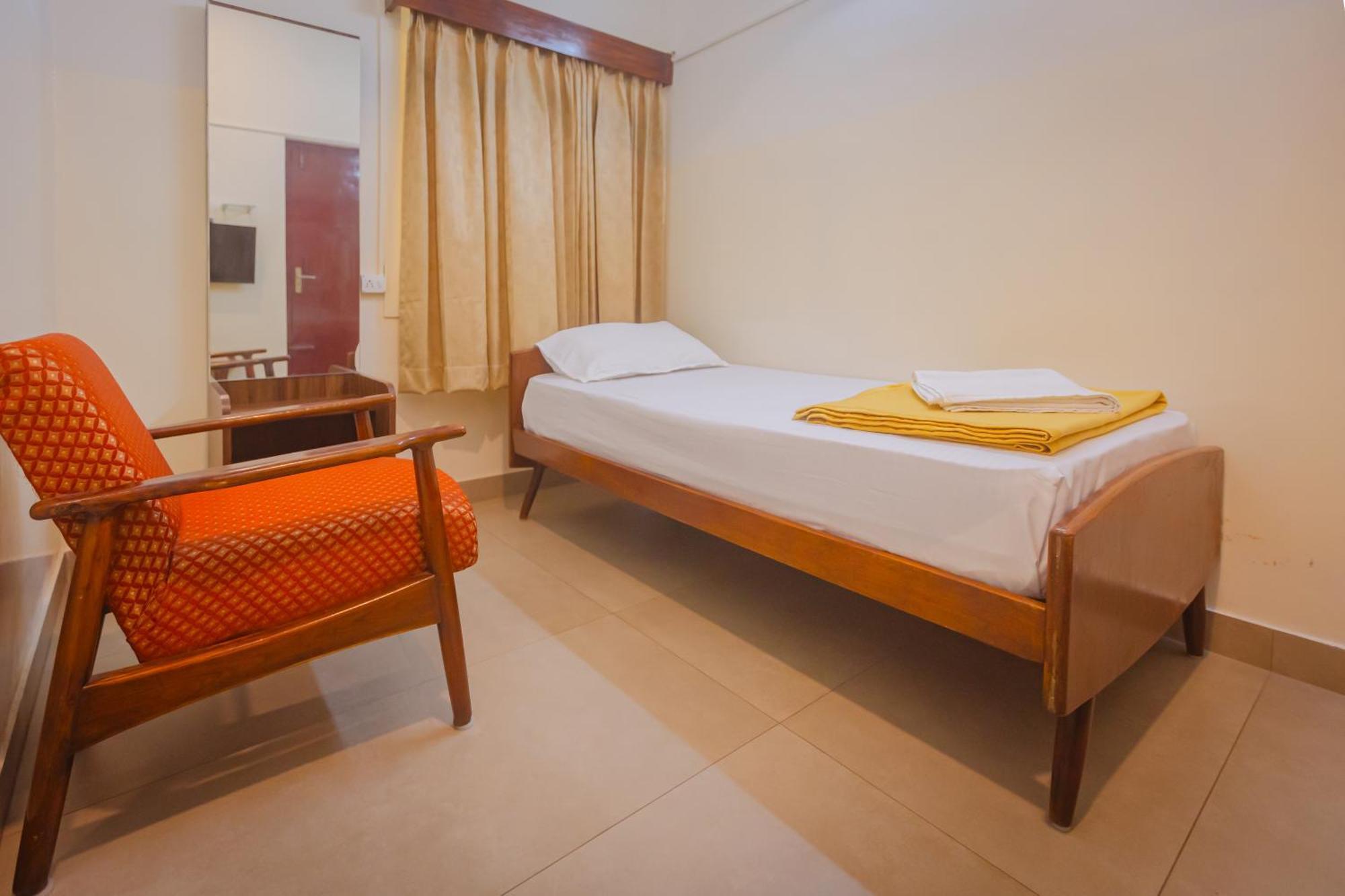 Sri Ramakrishna Hotel Bangalore Exterior photo